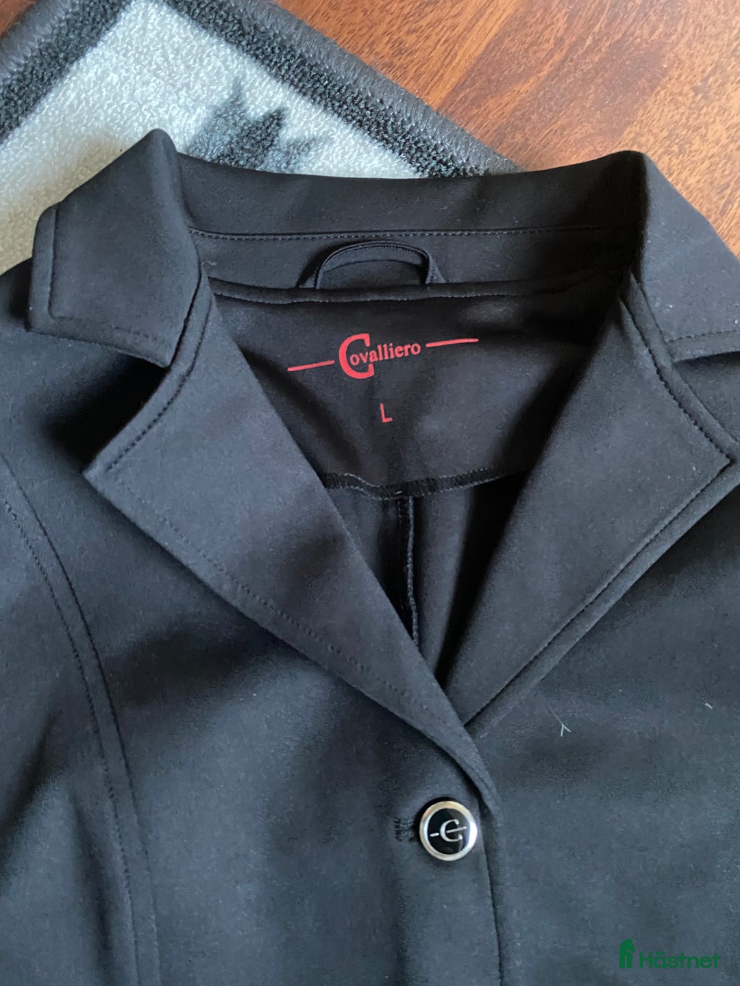 Jackor & Kavajer ryttarutrustning till salu: Oanvänd tävlingskavaj i Kävlinge - Annons 2