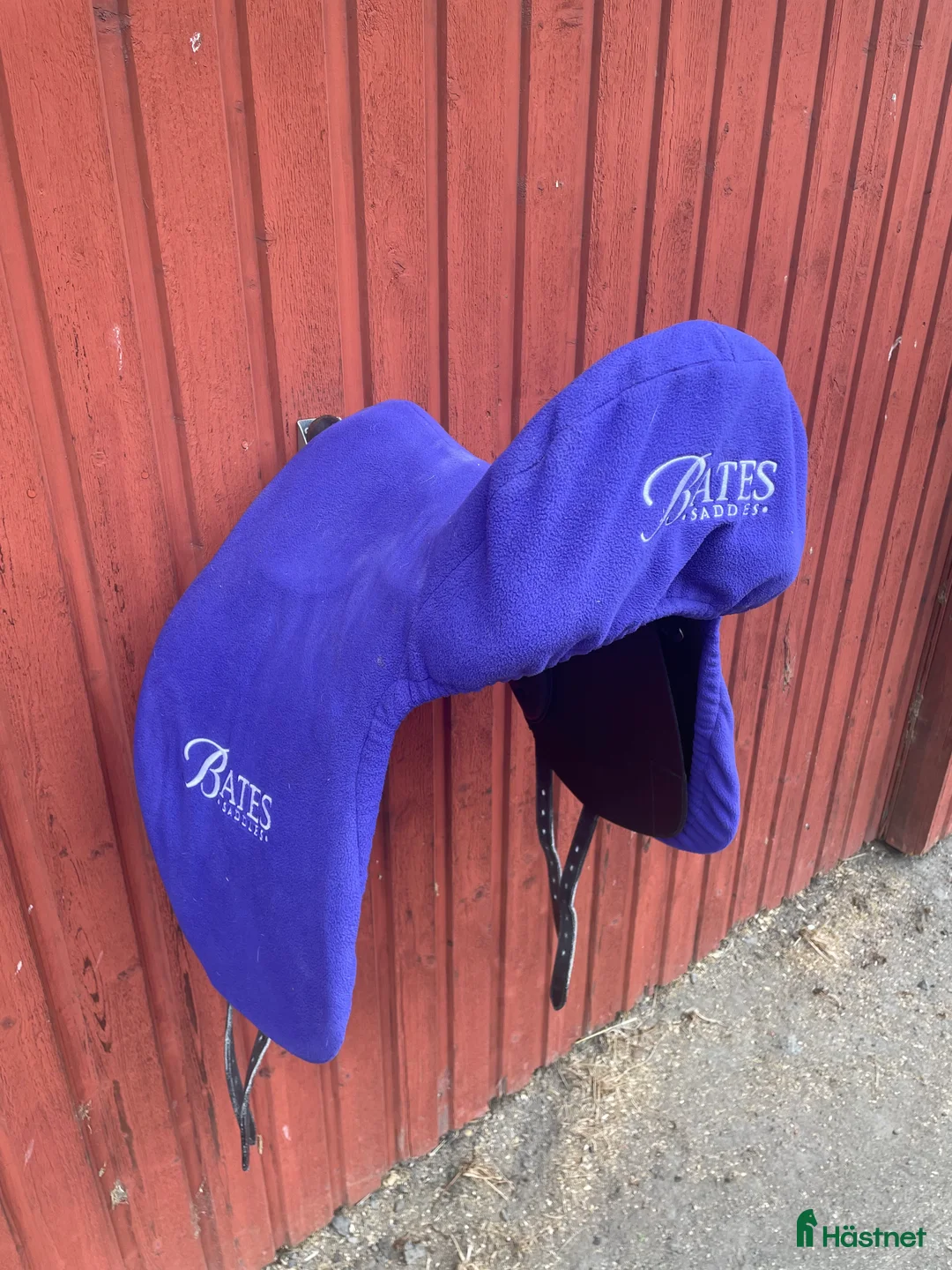 Sadlar hästutrustning till salu: Fin bates dressyrsadel plus i Huddinge - Annons 2