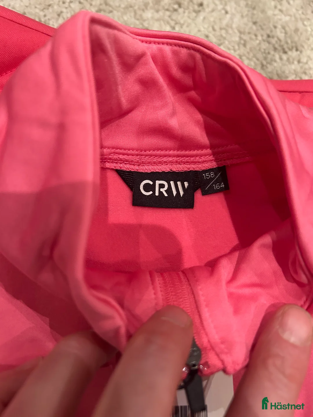 Schabrak & Vojlockar hästutrustning till salu: Fint rosa schabrak med matchande tröja i Enhörna - Annons 3