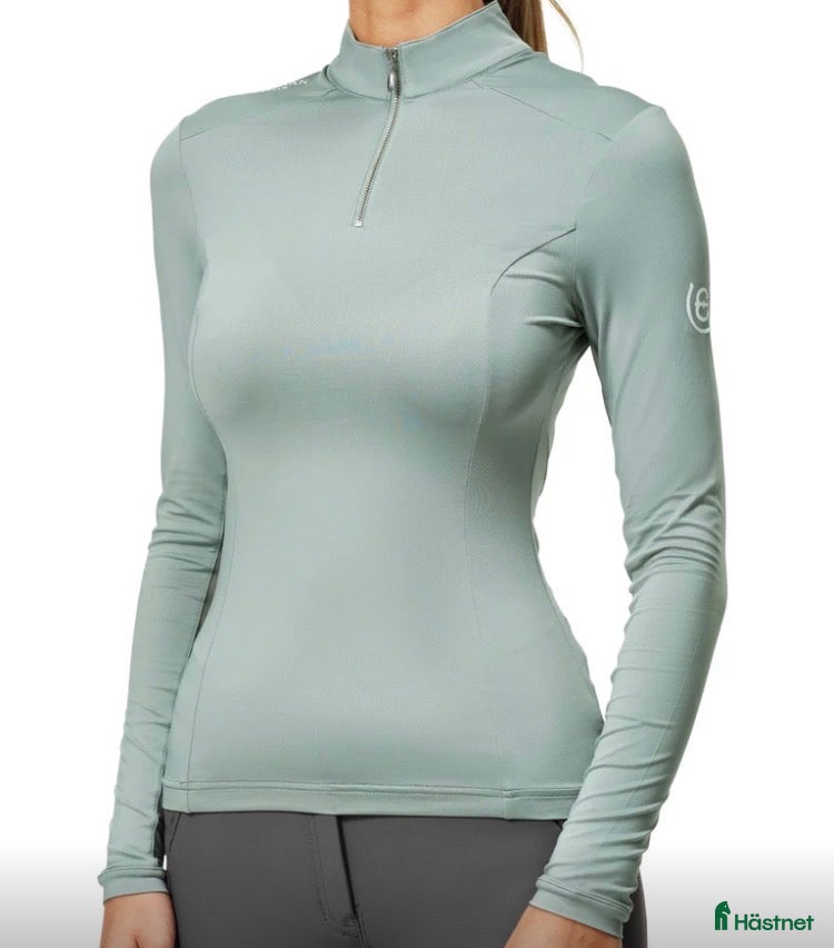 Övrigt Ridkläder ryttarutrustning till salu: 2 toppar Equestrian Stockholm i Helsingborg - Annons 1