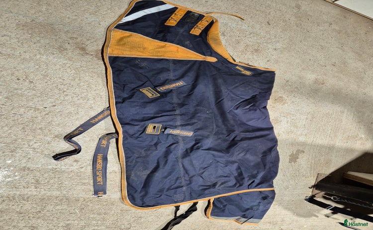 Täcken hästutrustning till salu: Täcke 200g i Gustafs - Annons 2