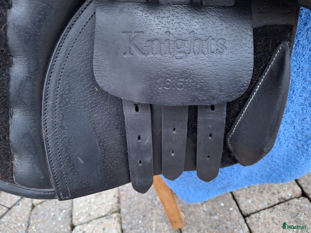 Sadlar hästutrustning till salu: Knights Siddhant 16,5 Svart hoppsadel i Torslanda - Annons 2