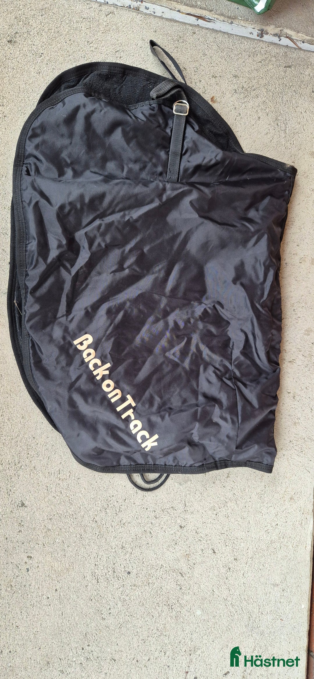 Täcken hästutrustning till salu: Back on track ländtäcke fint skick i Frösön - Annons 1