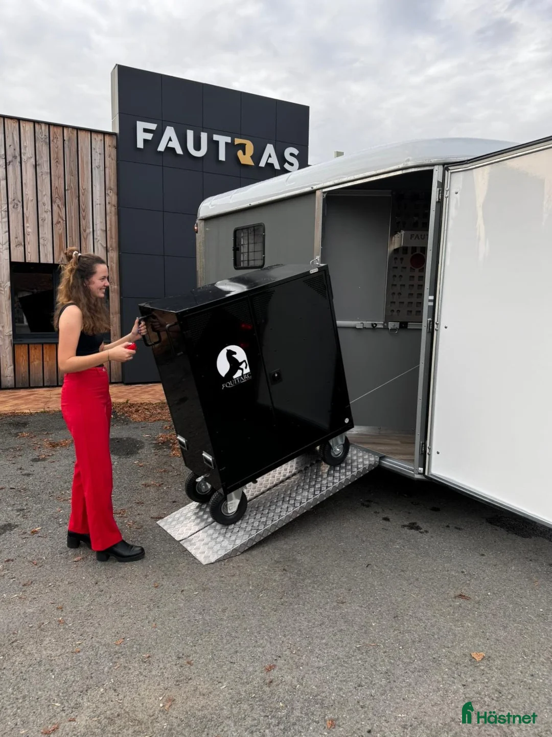 Hästtransporter  fordon & transport till salu: Oblic X -stor diagonallastad modell + sadelkammare - Annons 29