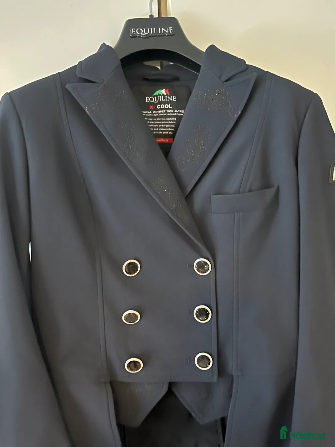 Jackor & Kavajer ryttarutrustning till salu: Superfin Equiline x-cool frack med bling  i Vallentuna - Annons 3