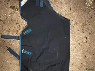 Täcken hästutrustning till salu: Utetäcke Amigo Bravo 12 i Umeå - Annons 1