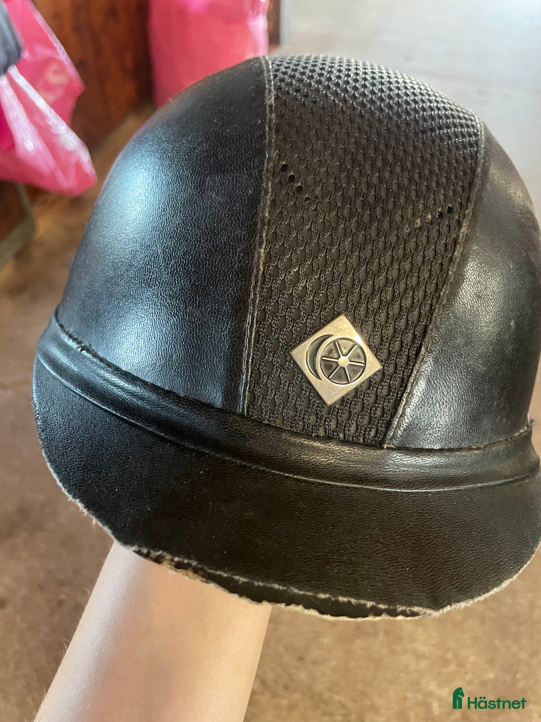 Hjälmar ryttarutrustning till salu: Hjälm, Charles Owen, skinn, 56 i Helsingborg - Annons 2