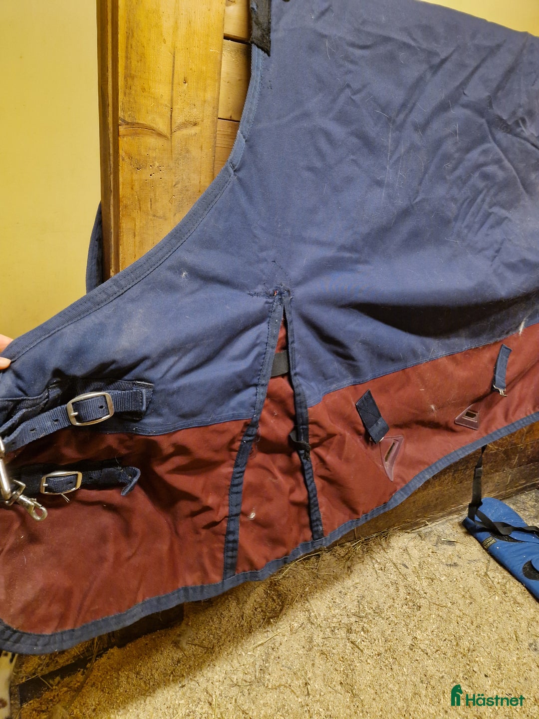 Täcken hästutrustning till salu: Vintertäcke med hals i Sollefteå - Annons 3