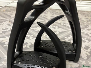 Stigbyglar hästutrustning till salu: Safe riding S2 i Svartsjö - Annons 2