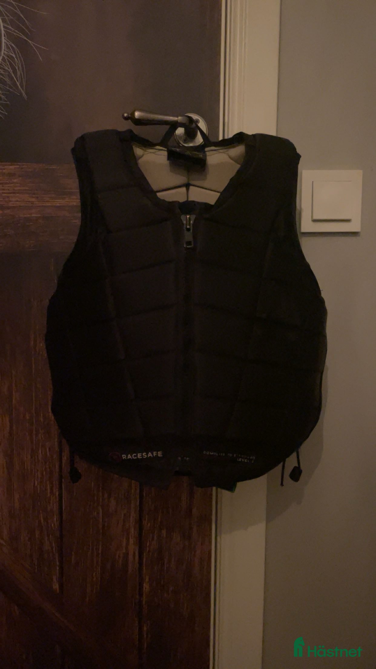 Säkerhetsvästar ryttarutrustning till salu: Race safe säkerhetsväst  i Jönköping - Annons 10