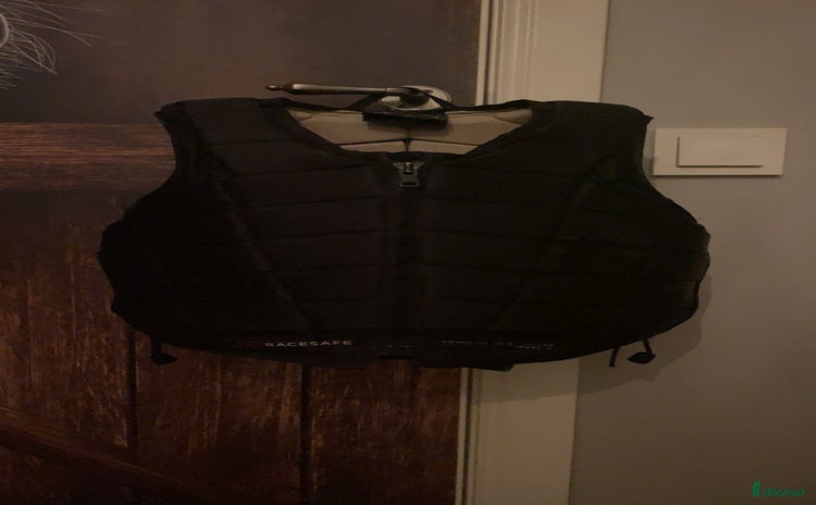 Säkerhetsvästar ryttarutrustning till salu: Race safe säkerhetsväst  i Jönköping - Annons 7