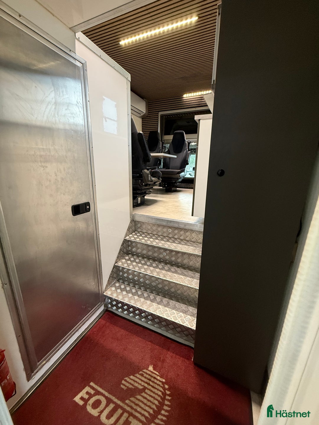 Hästlastbilar  fordon & transport till salu: 7 hästars lastbil med bodel i Blentarp - Bild 5