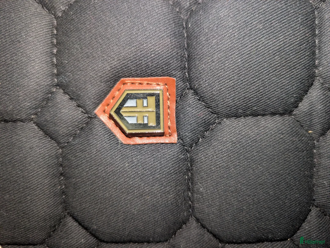 Schabrak & Vojlockar hästutrustning till salu: Svart all-around fairfeild schabrak  i Nacka - Annons 2