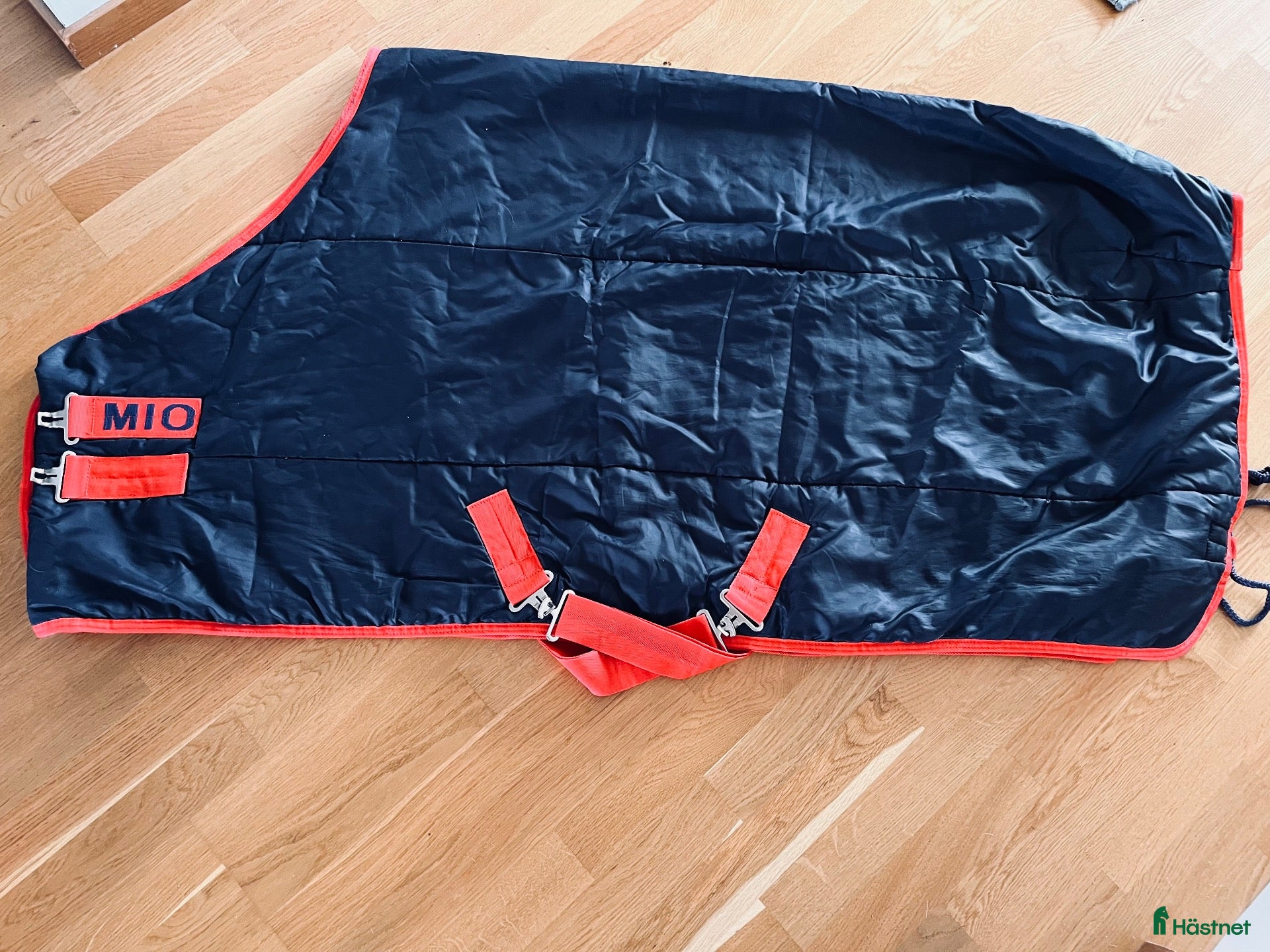 Täcken hästutrustning till salu: MIO stalltäcke 150g - Annons 4