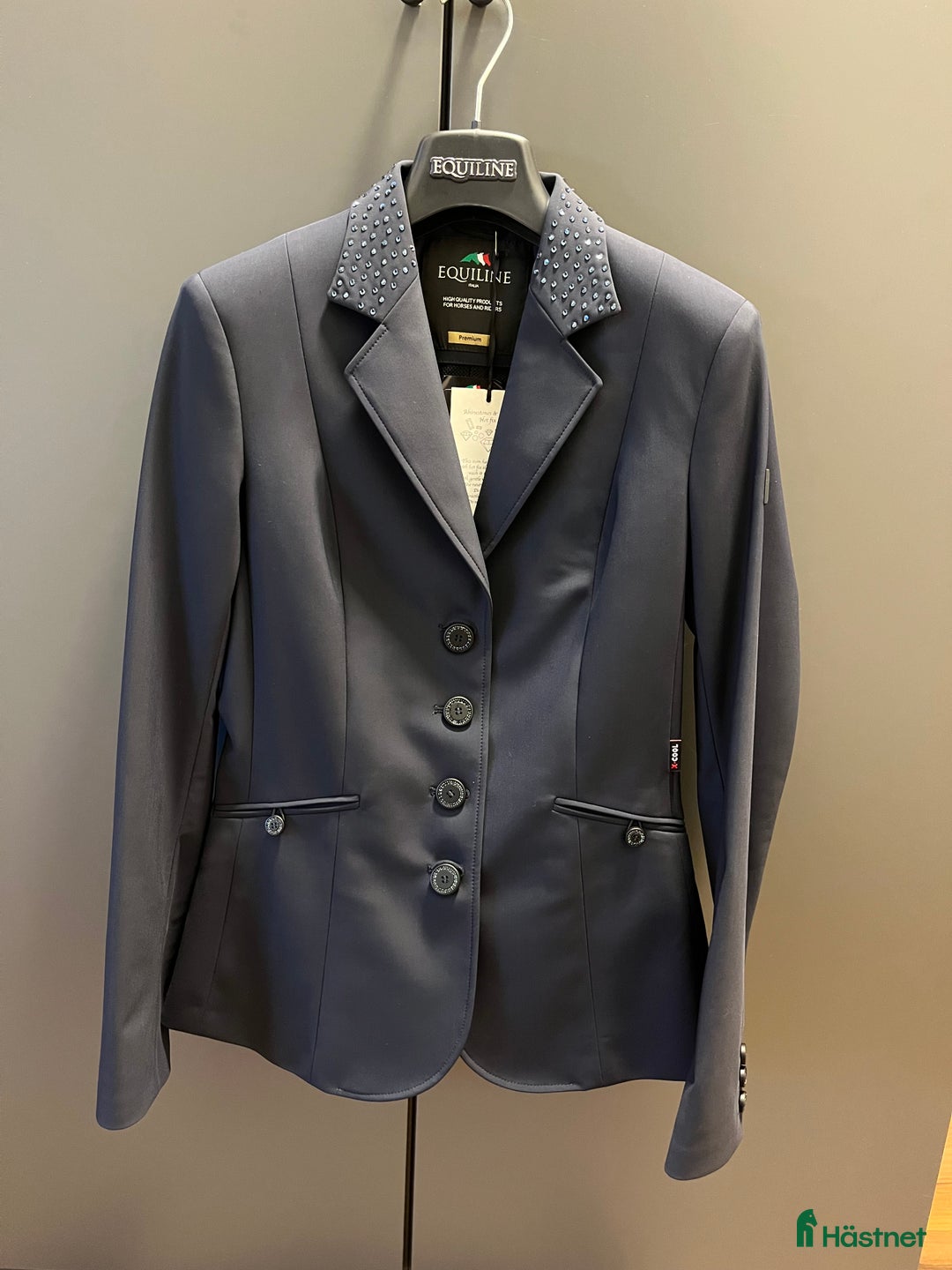 Jackor & Kavajer ryttarutrustning till salu: Världens finaste tävlingskavaj säljes i Smedstorp - Annons 2