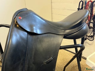 Sadlar hästutrustning till salu: Albion Dressyr 18 MW i Markaryd - Annons 15