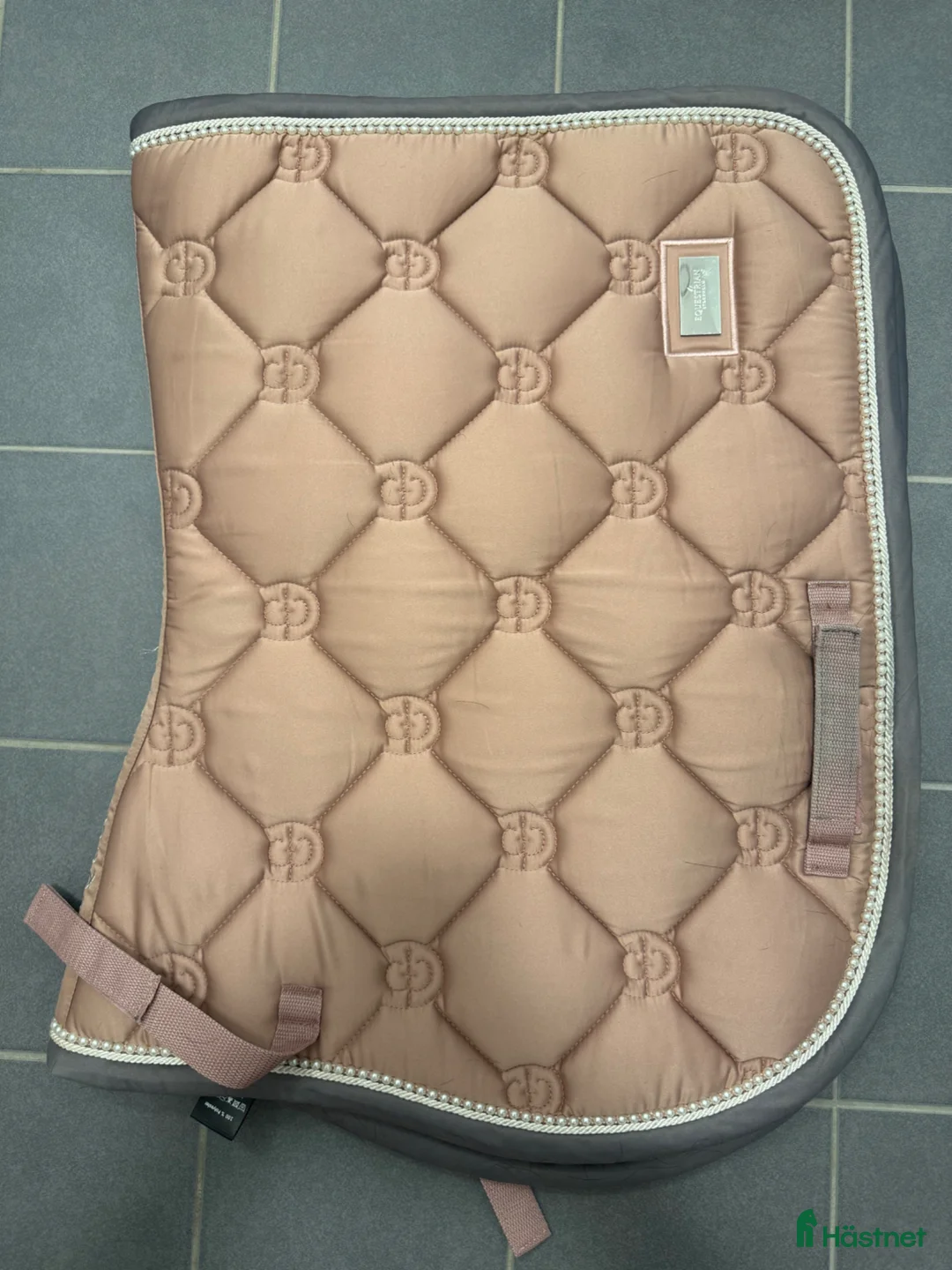 Schabrak & Vojlockar hästutrustning till salu: 2 st equestrian schabrak  i Trelleborg - Annons 2