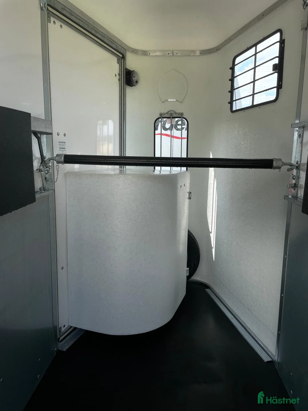 Hästtransporter  fordon & transport till salu: Fautras JMS 2026 Skogsgrå med aidsystem  - Annons 2