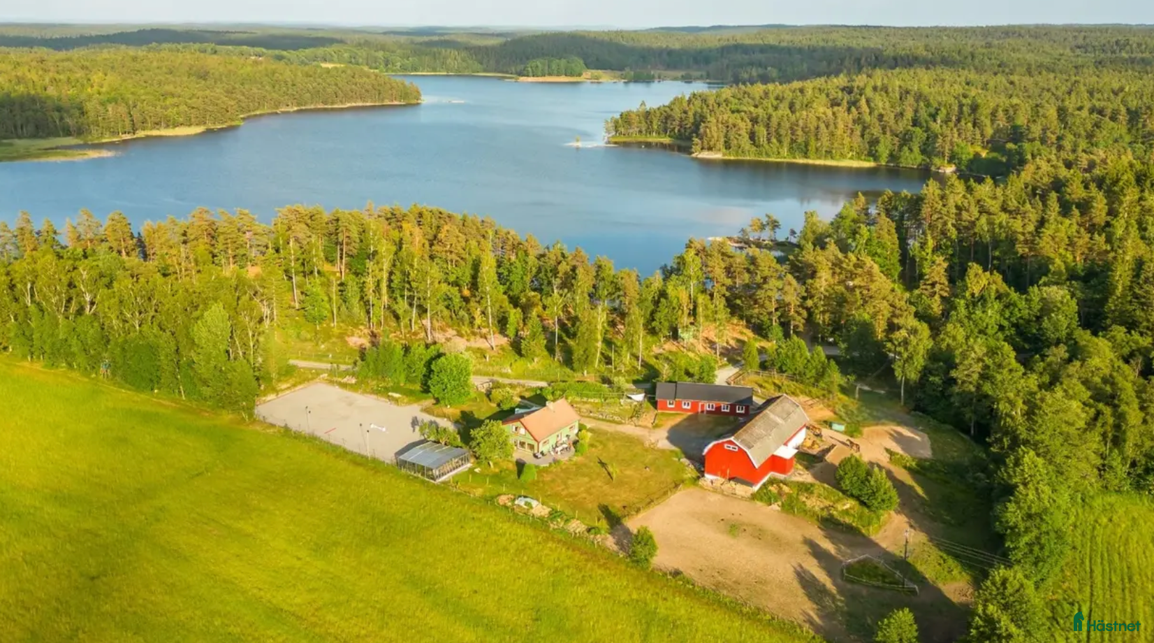  hästgårdar till salu: Hästgård med egen strand, 30 min från Göteborg  - Annons 2