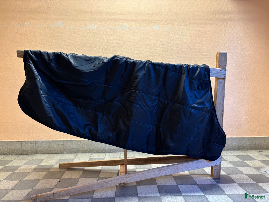 Täcken hästutrustning till salu: Regntäcke Tornado 50g Fairfield strl 135 i Hägersten - Annons 4