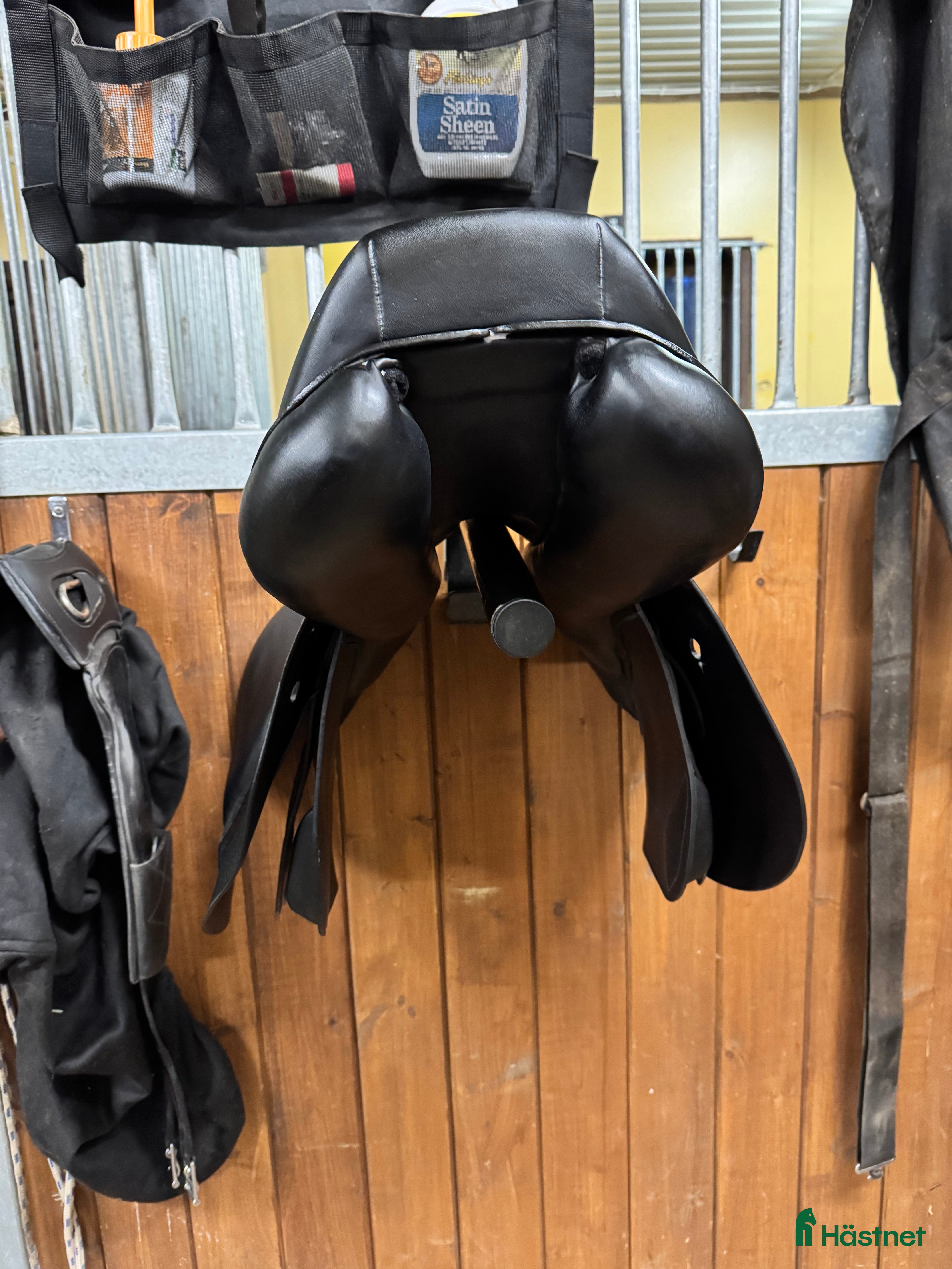 Sadlar hästutrustning Svart Equiline e5 hoppsadel  i Degerfors - Annons 5