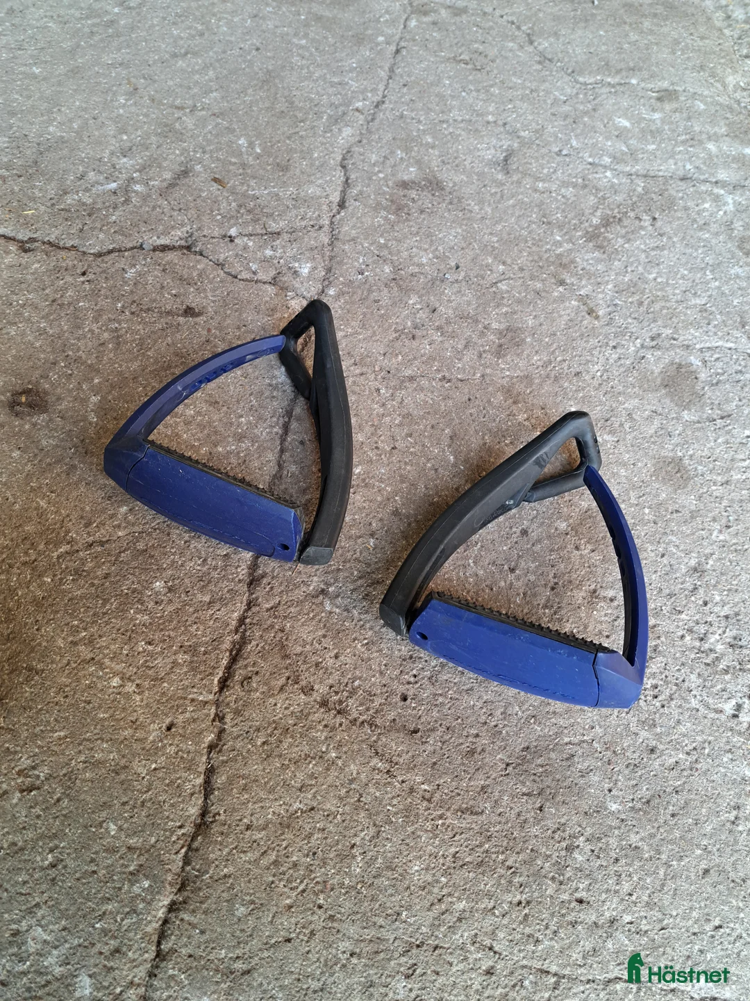 Stigbyglar hästutrustning till salu: Marinblå/Svarta Freejump Soft up PRO - Annons 3