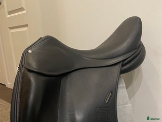 Sadlar hästutrustning till salu: Childeric DAC i Upplands Väsby - Annons 1