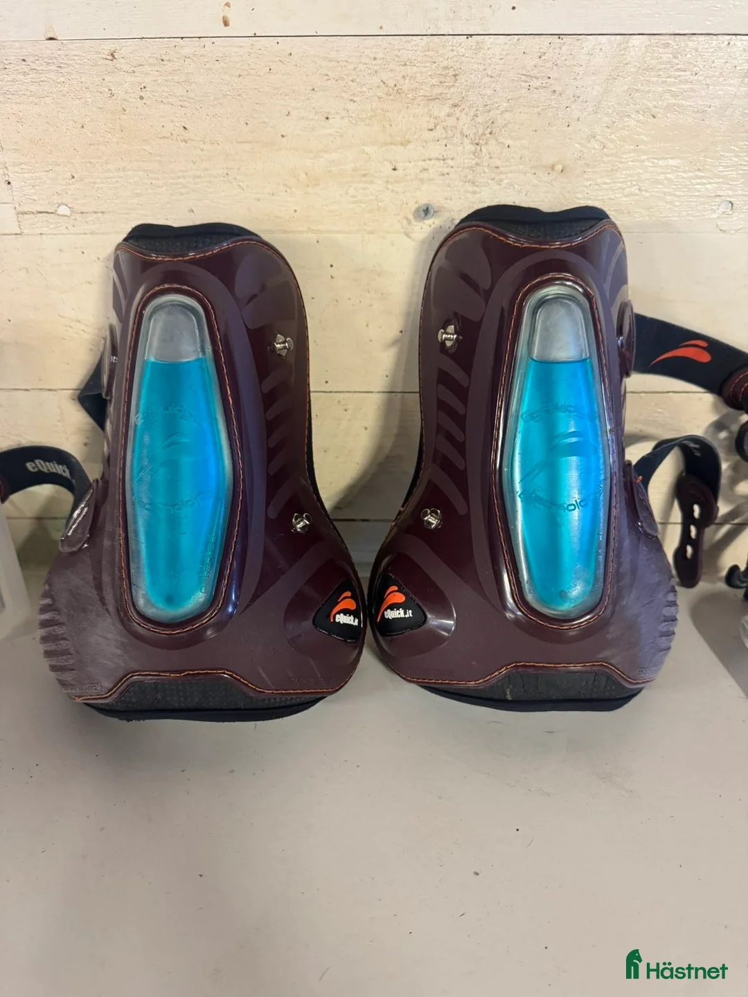 Benskydd hästutrustning till salu: Equick fram och bakbensskydd i Unnaryd - Annons 1