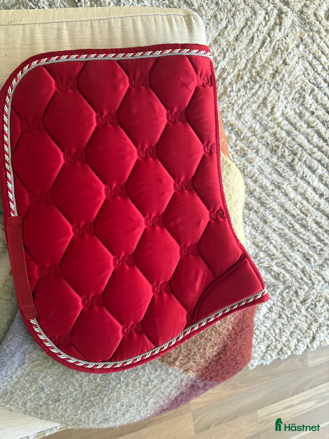 Schabrak & Vojlockar hästutrustning till salu: Rött på of Sweden schabrak  i Västra Frölunda - Annons 2