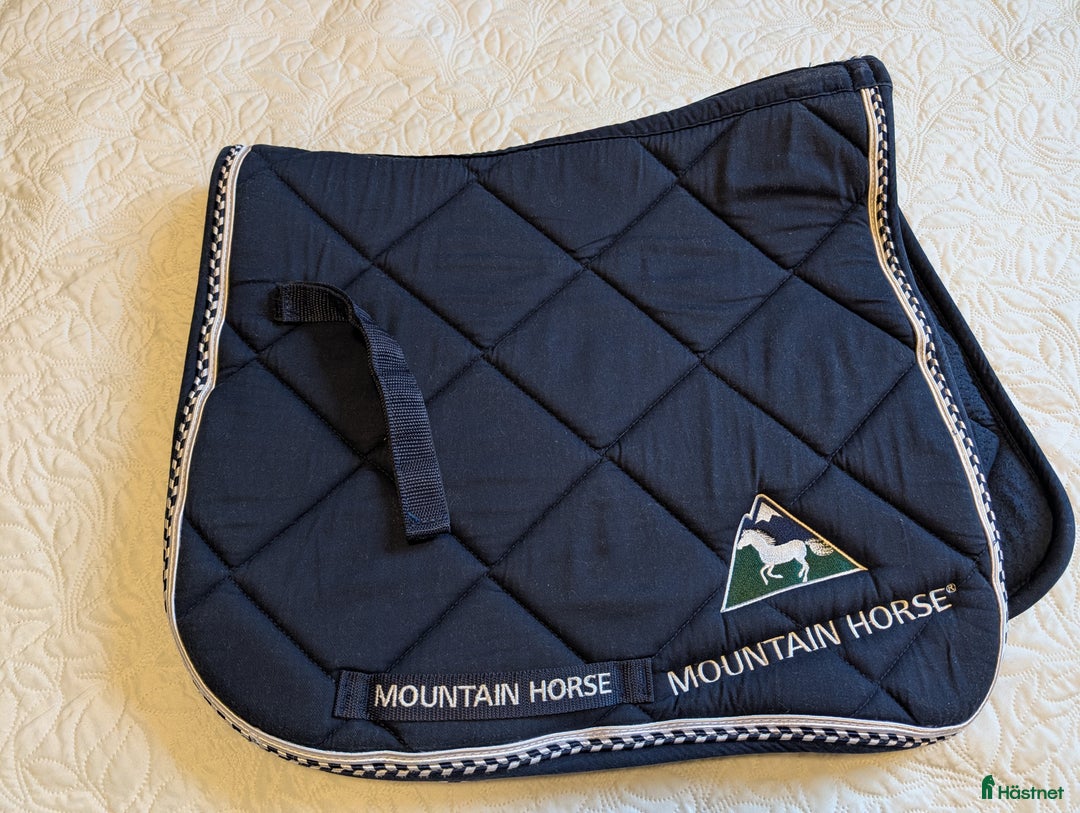 Schabrak & Vojlockar hästutrustning till salu: Marinblått Schabrak Ponny i Rimforsa - Annons 1