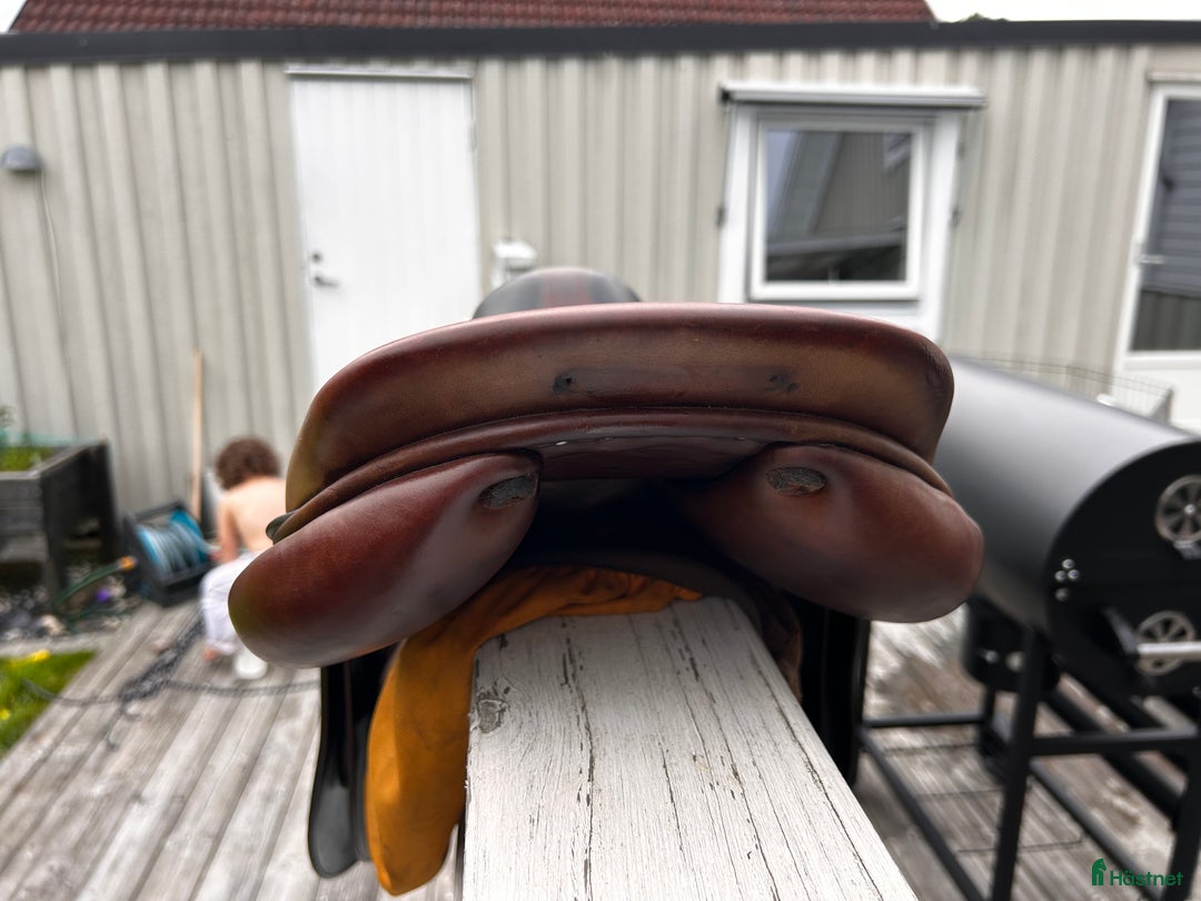 Sadlar hästutrustning till salu: Butetsadel 18 tum! i Romelanda - Annons 7