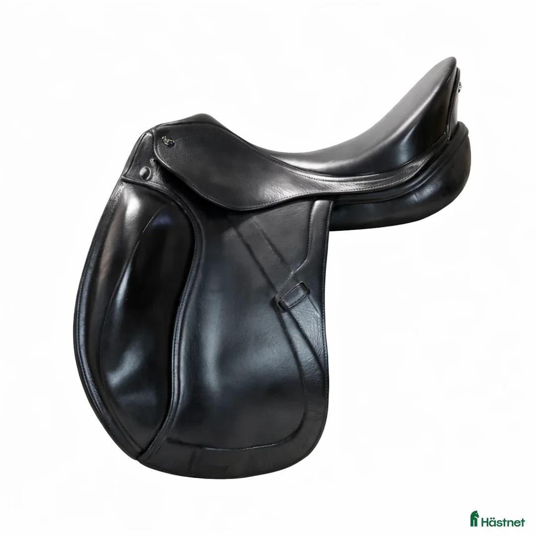 Sadlar hästutrustning till salu: Lippo Azzario Supreme - Dressyrsadel i Mölnlycke - Annons 1