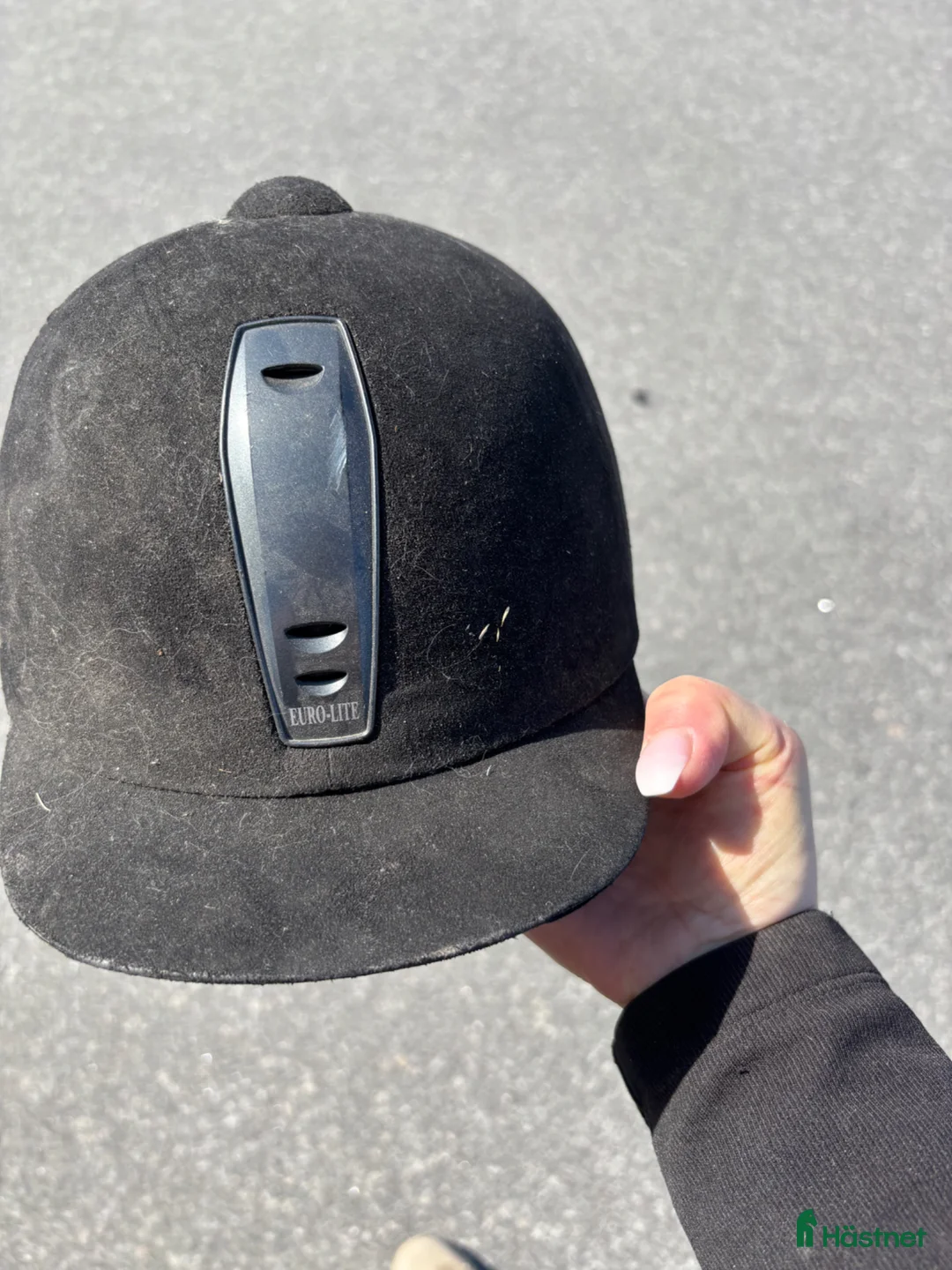 Hjälmar ryttarutrustning till salu: Ridhjälm  i Täby - Annons 1