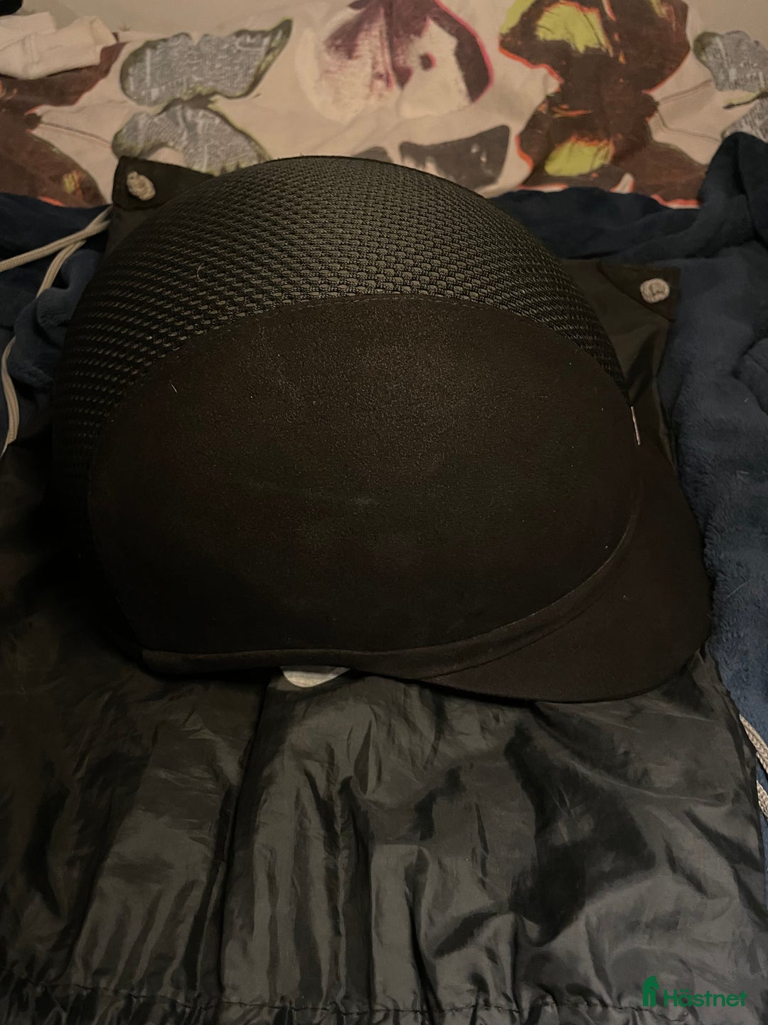 Hjälmar ryttarutrustning till salu: Charles Owen sp8 i Stigtomta - Annons 4