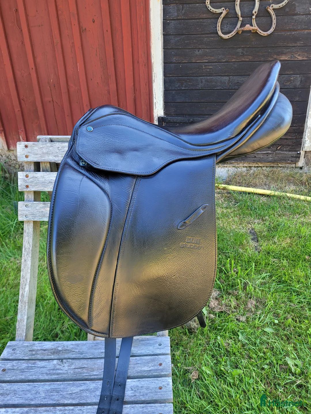 Sadlar hästutrustning till salu: Dressyrsadel - omstoppad - Annons 1