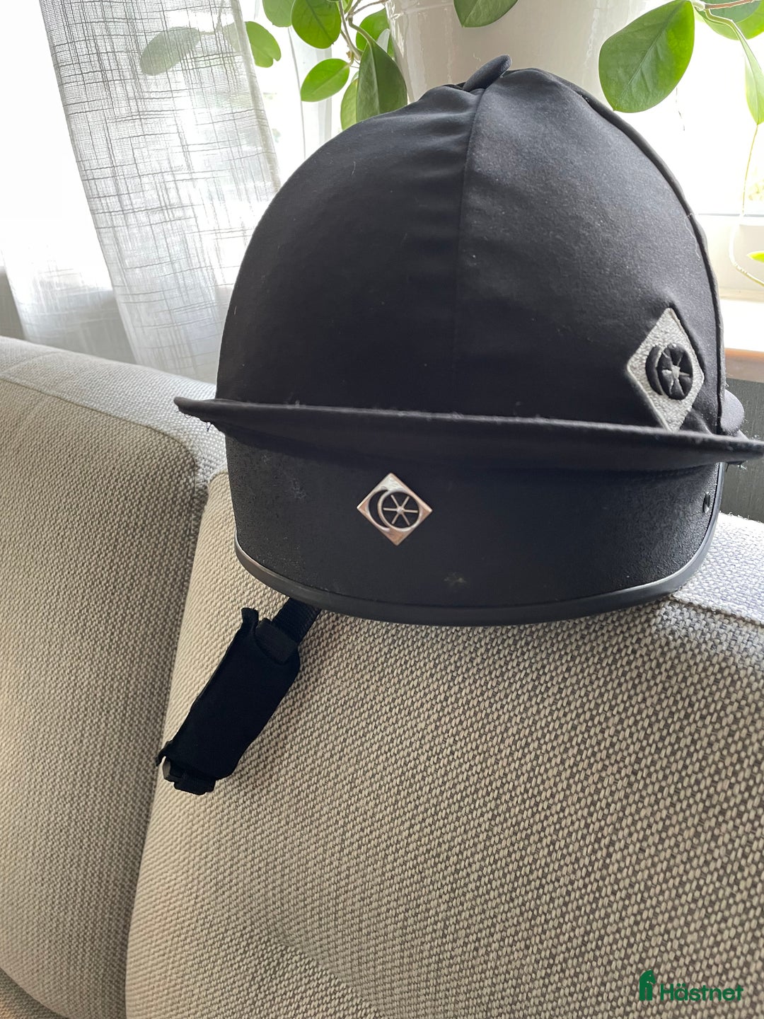 Hjälmar ryttarutrustning till salu: Terränghjälm Charles Owen i Ängelholm - Annons 1