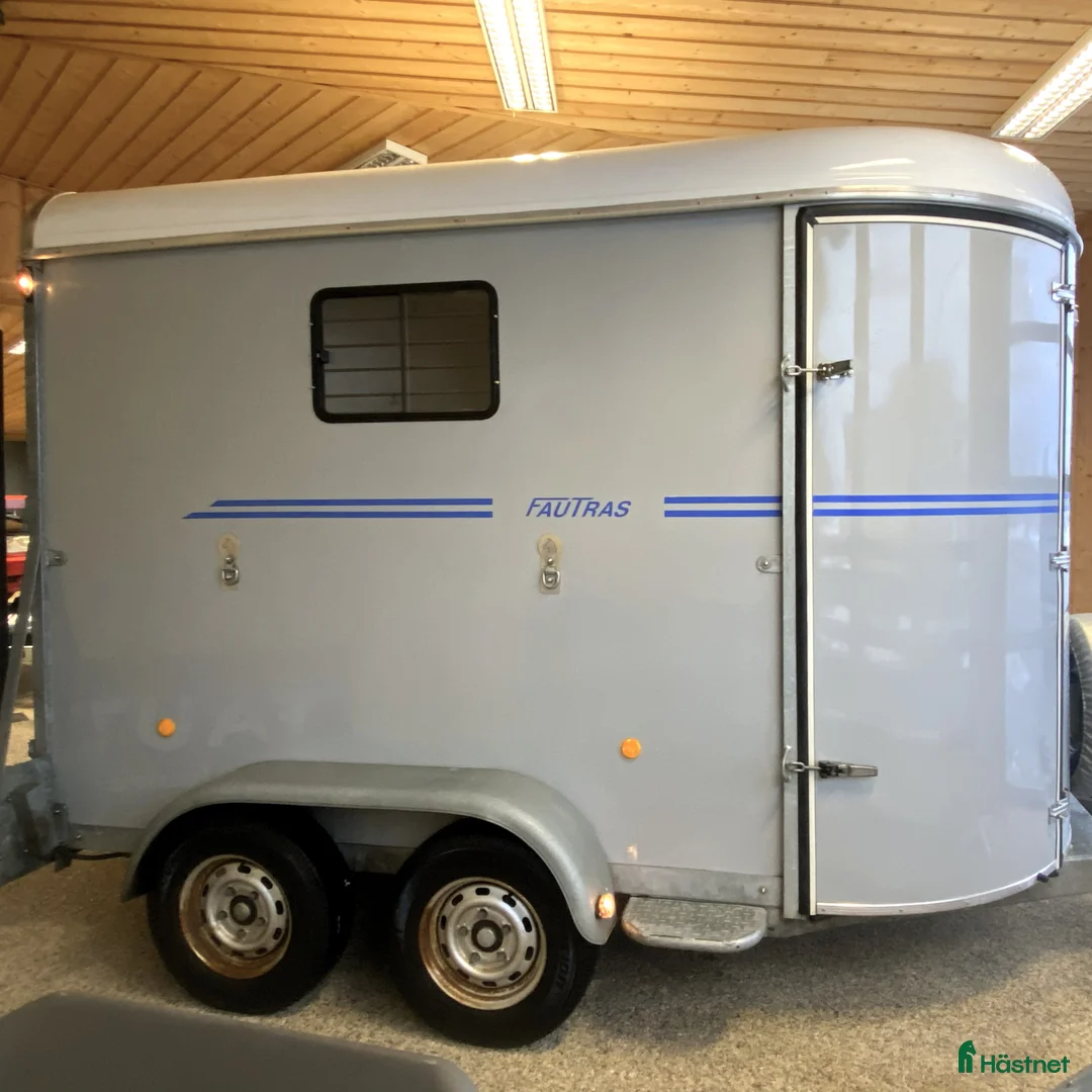 Hästtransporter  fordon & transport till salu: Lasta diagonalt stuterimodell- Fautras Oblic+2-18 i Kvicksund - Annons 15