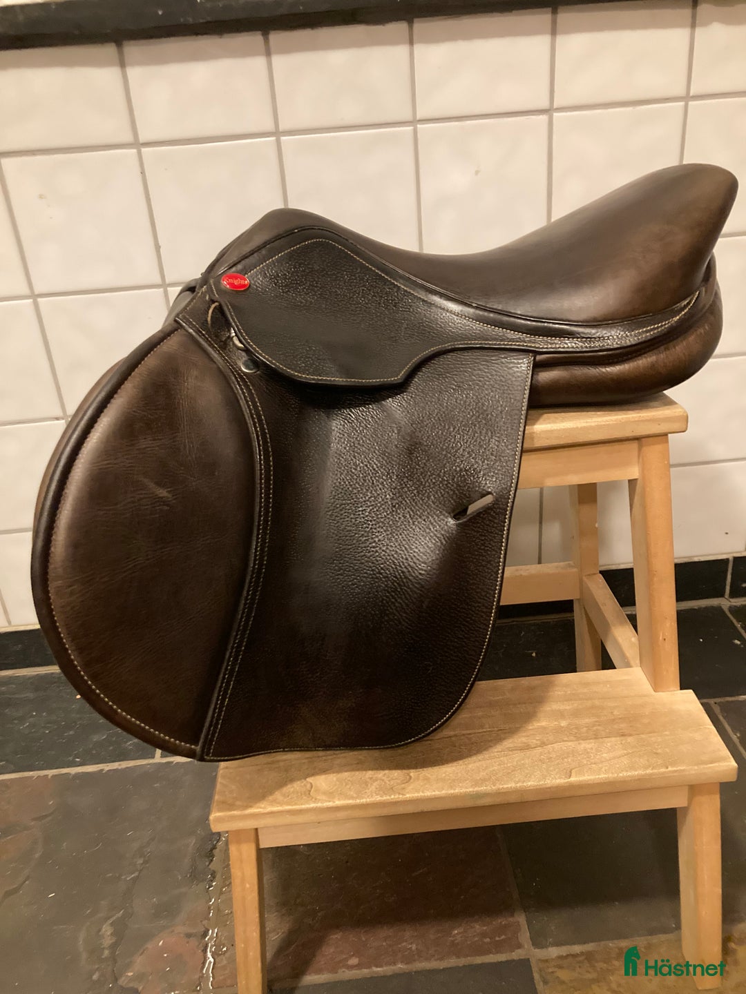 Sadlar hästutrustning till salu: Hoppsadel Knights Robin Hood 16” i Kågeröd - Annons 1