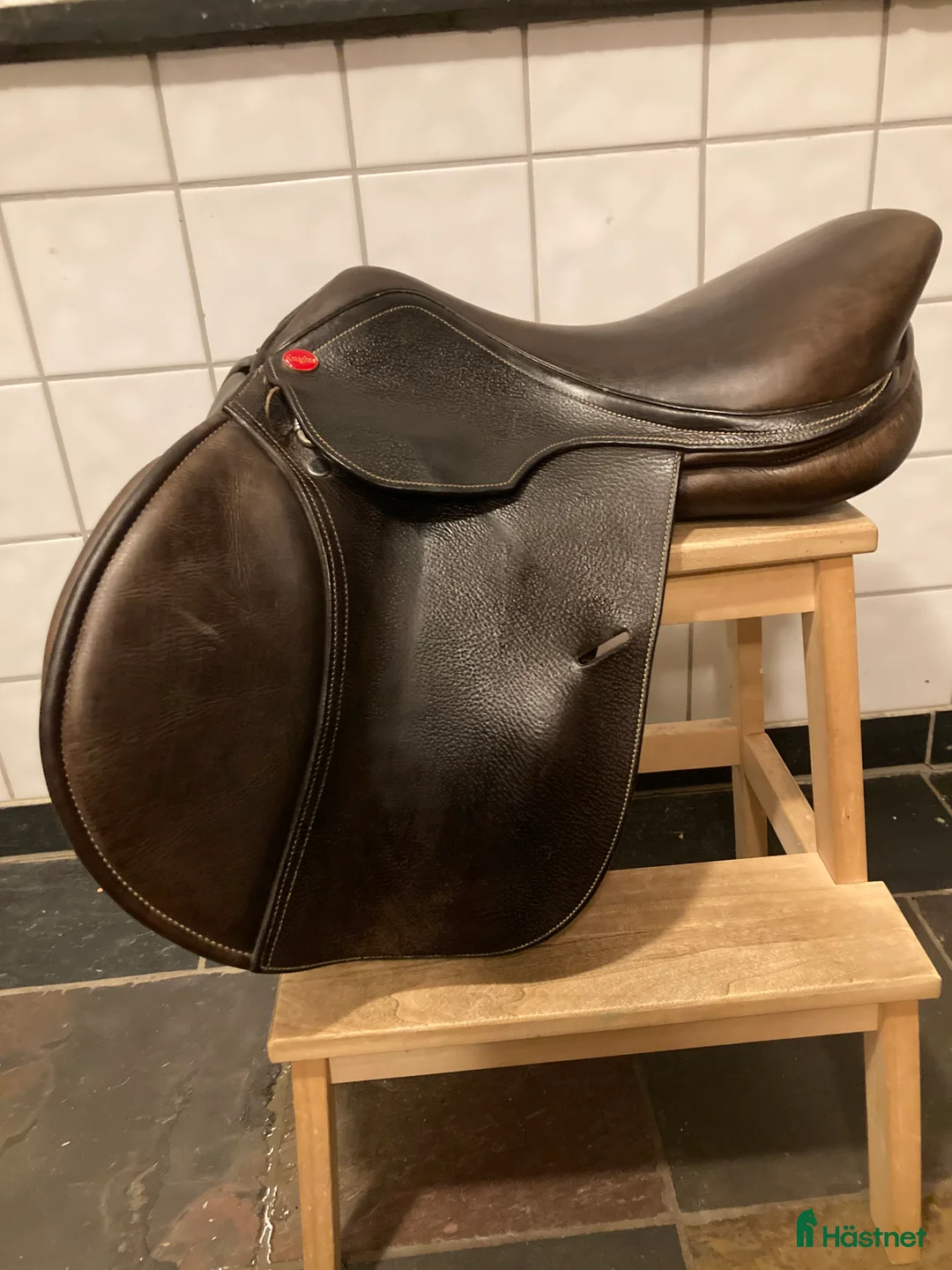 Sadlar hästutrustning till salu: Hoppsadel Knights Robin Hood 16” i Kågeröd - Annons 1