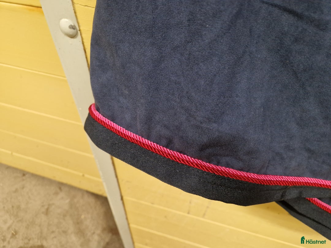 Täcken hästutrustning till salu: Täcke från Equiline i Mantorp - Annons 2