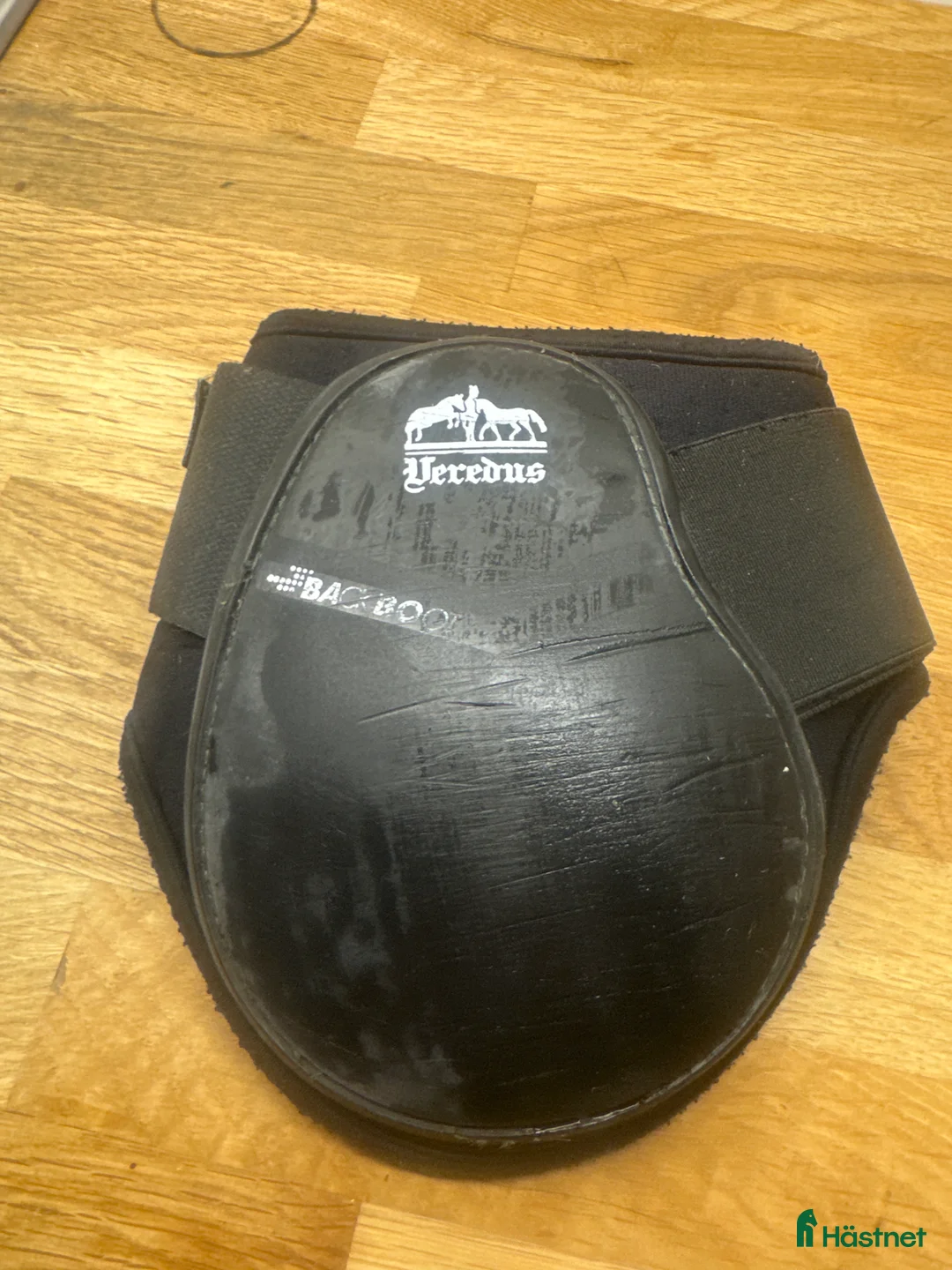 Benskydd hästutrustning till salu: Veredus bakskydd M svart  - Annons 1