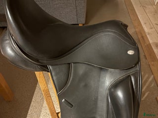 Sadlar hästutrustning till salu: Dressyrsadel t8 i Älgarås - Annons 2