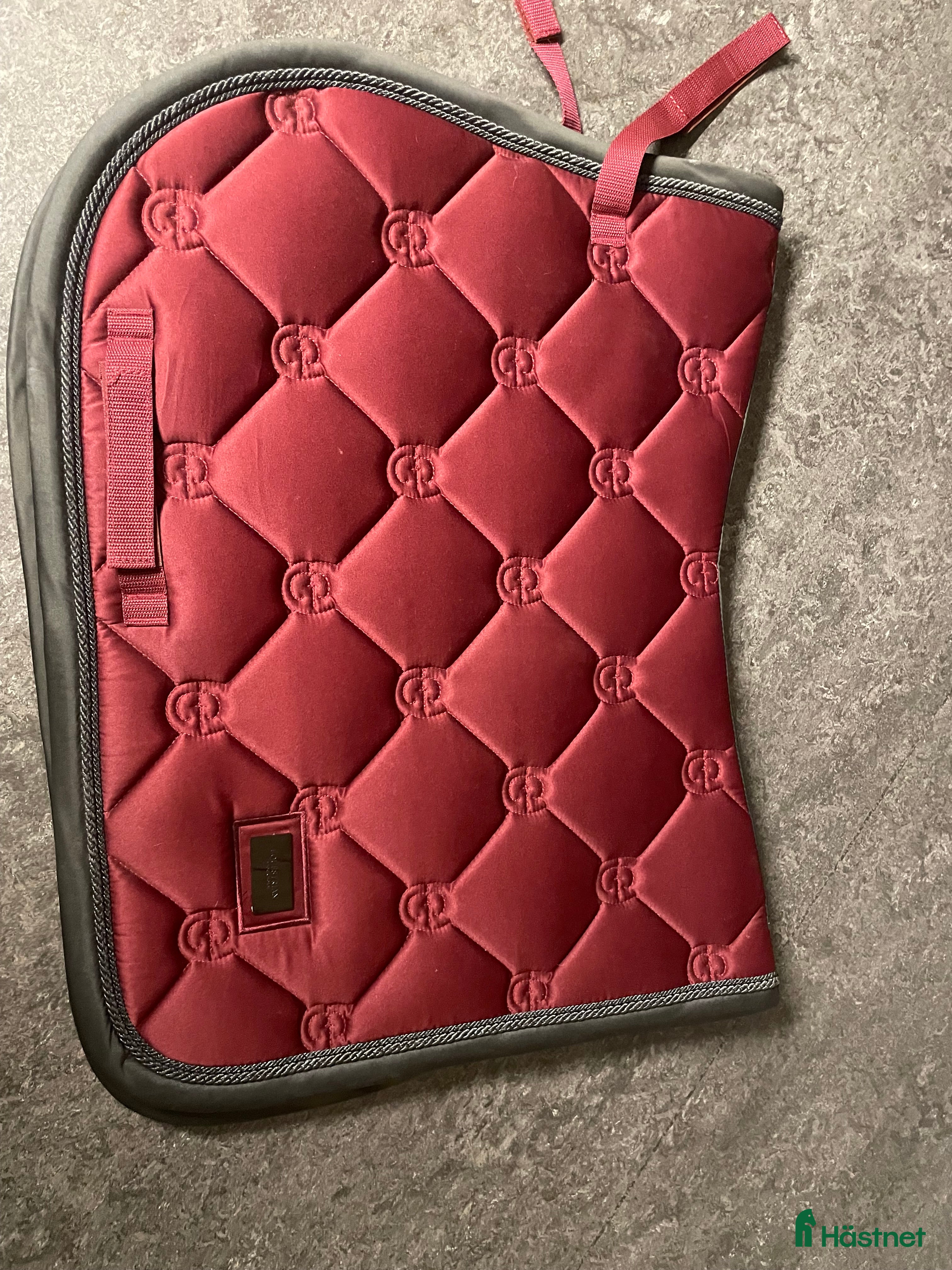 Schabrak & Vojlockar hästutrustning till salu: Fint oanvänt schabrak i Södertälje - Annons 23