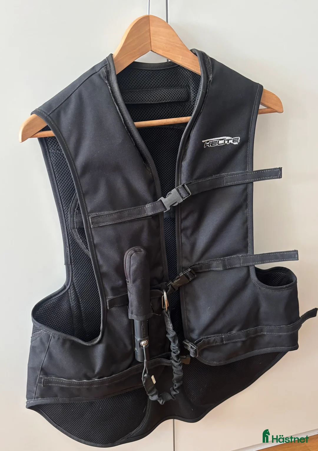 Säkerhetsvästar ryttarutrustning till salu: Helite Air Säkerhetsväst  i Särö - Annons 1