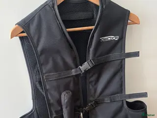 Säkerhetsvästar ryttarutrustning till salu: Helite Air Säkerhetsväst i Särö - Annons 3