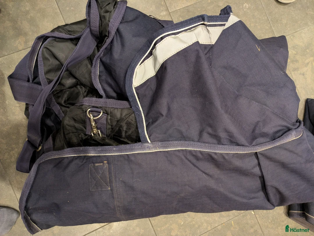 Täcken hästutrustning till salu: Hansbo vintertäcke med hals  - Annons 8