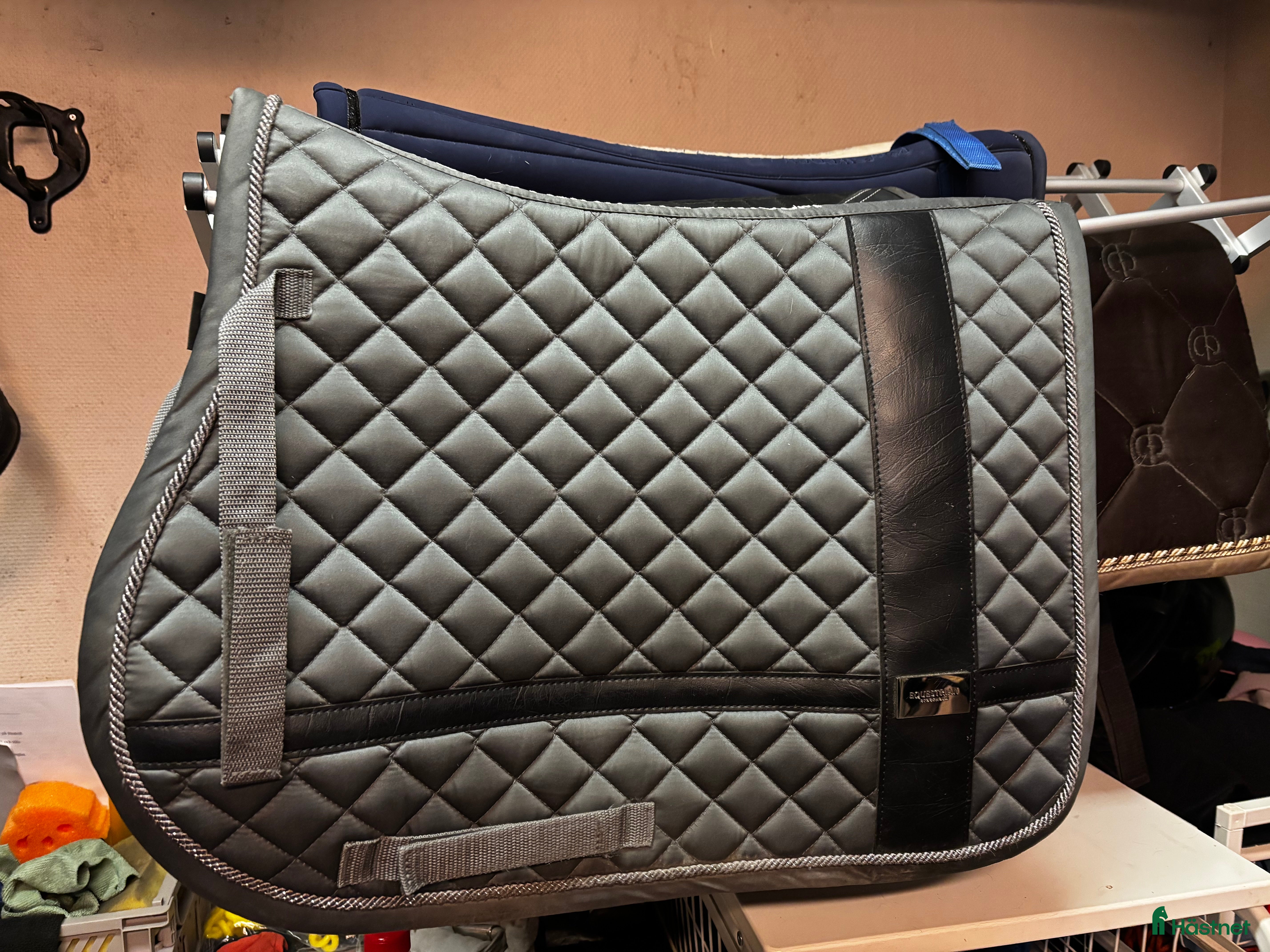 Schabrak & Vojlockar hästutrustning till salu: ES schabrak ponny  i Kristinehamn - Annons 4