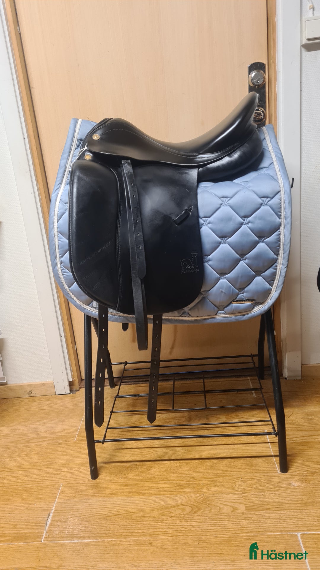 Sadlar hästutrustning till salu: Prestige Top Dressage i Hamneda - Annons 1