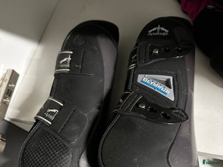 Benskydd hästutrustning till salu: Veredus skydd i Norrtälje - Annons 1