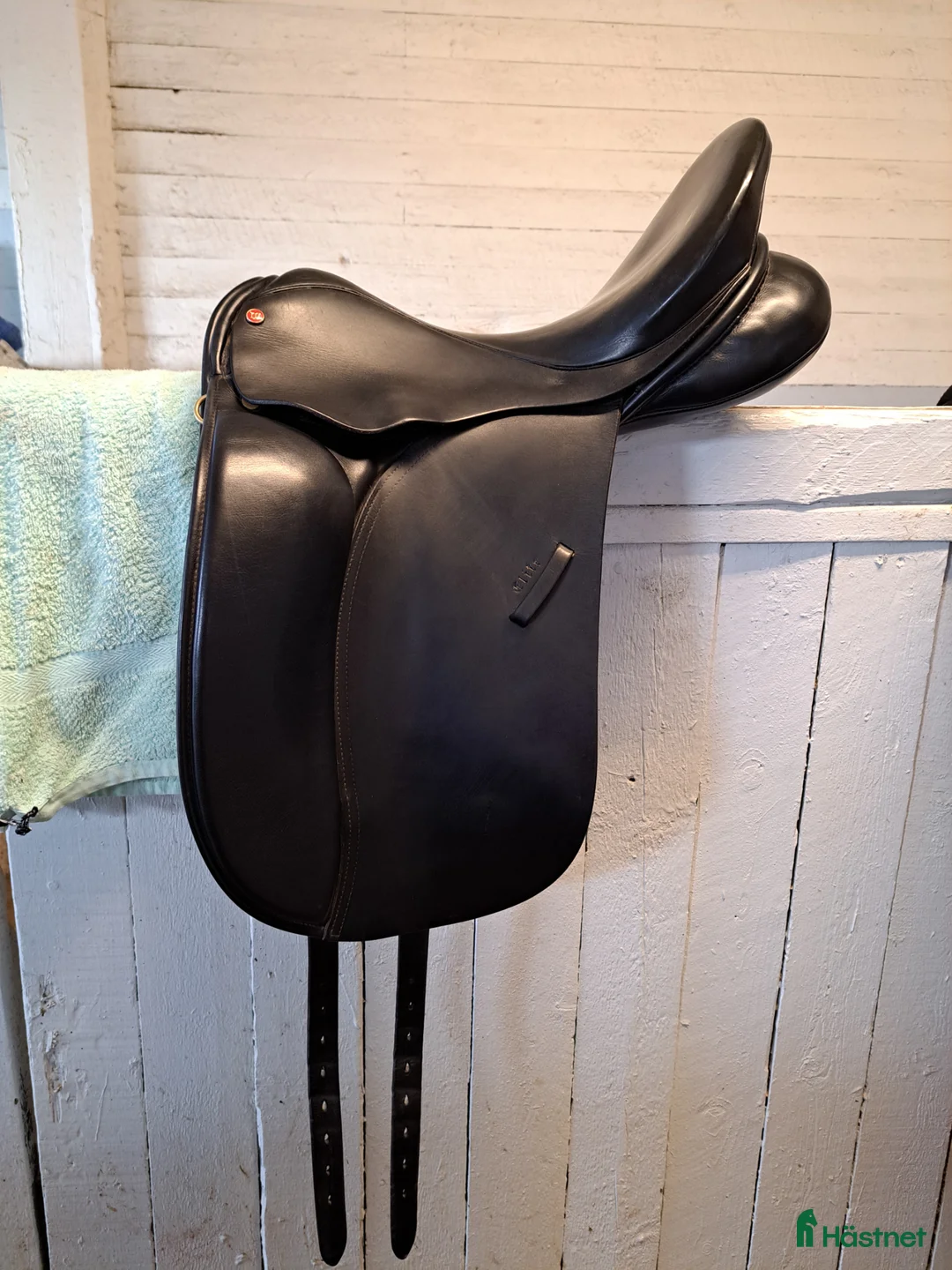 Sadlar hästutrustning till salu: Fin klassisk dressyrsadel  - Annons 1